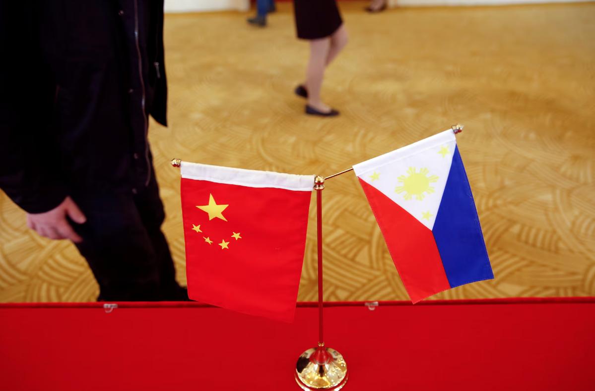 中方一再释放善意，坚持通过对话解决中菲分歧，可这绝不意味着中国没有底线，更不意味