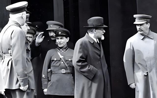 1937年，斯大林身旁那个1米5的“血腥侏儒”，在亲手处决了3000名下属后，被
