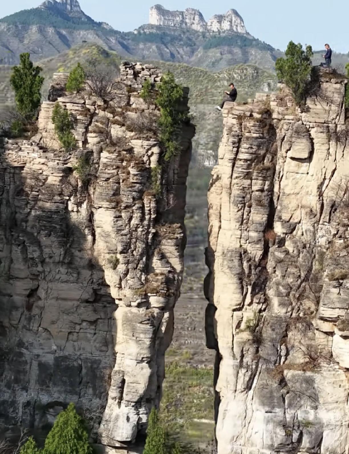 这是淄博的一处景点。哪儿啊？这么险峻！