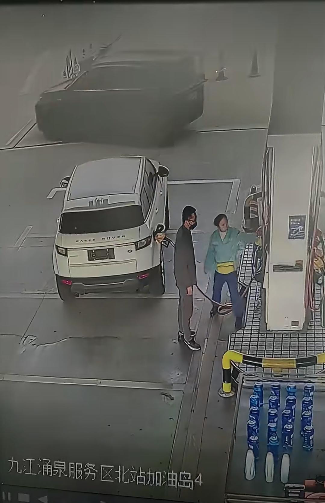 千万不要想着加油站逃单！路虎驾驶员、奥迪驾驶员相继被抓！

连续两起类似的事情，