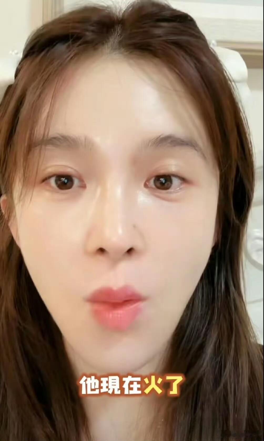 赵樱子直播官宣新恋情！圈外男友超宠她，貂皮大衣说送就送，年龄差一轮甜度却满分。赵