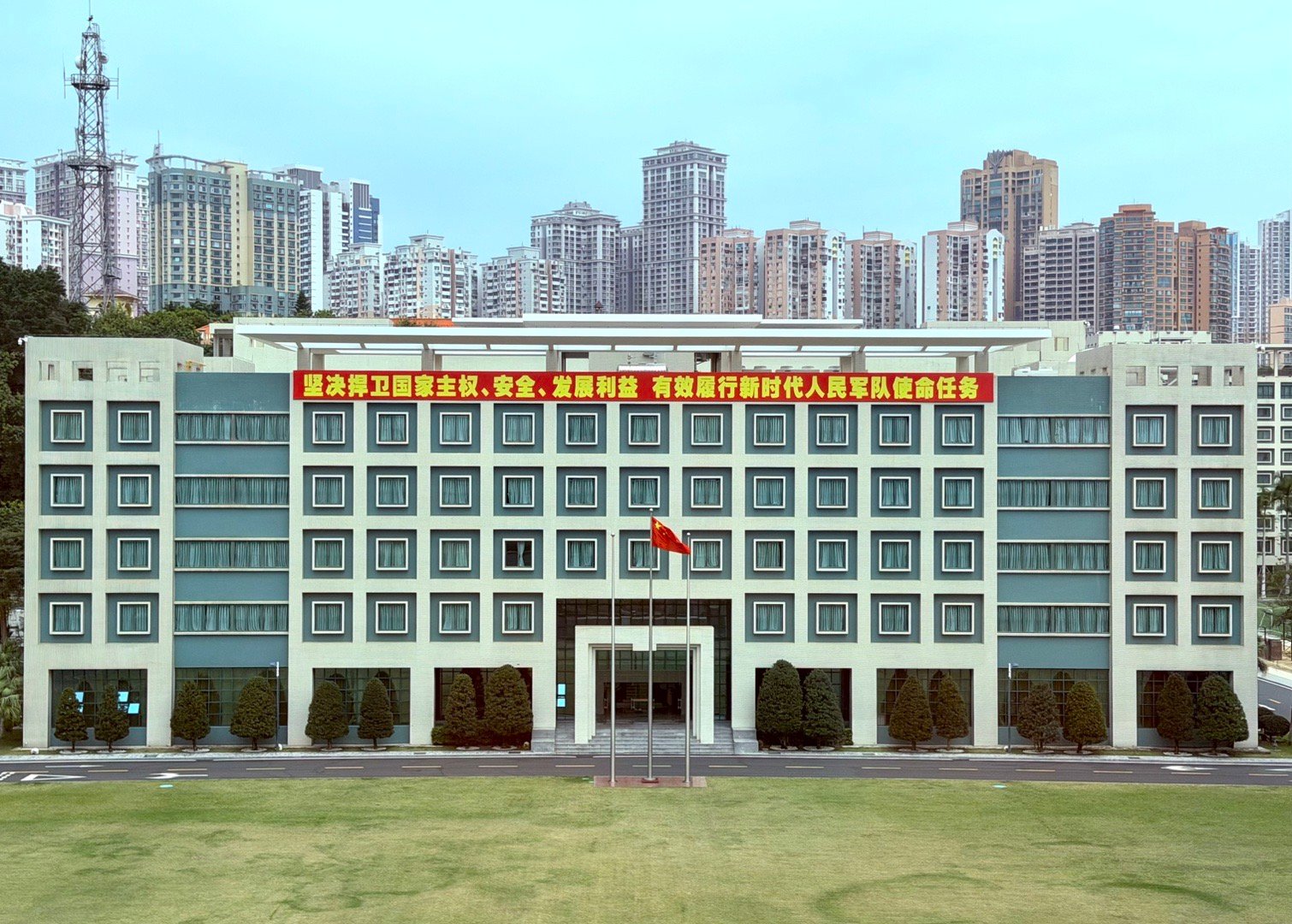 吃口牛杂就去大战CIA解救斯诺登