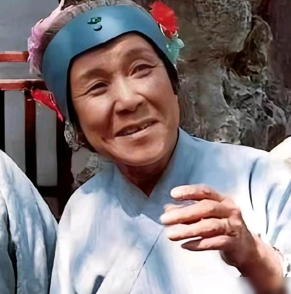 据传刘姥姥的演员不是死于疾病也不是发生意外而是寿终正寝走的很安详没有痛苦。

前