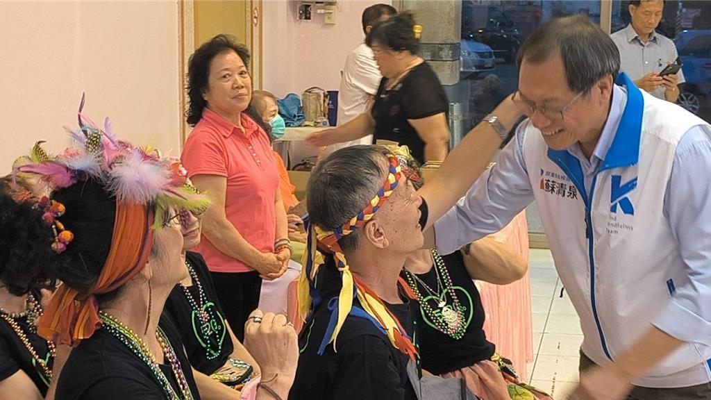 屏东县长选战庙口对决！周春米开唱政绩 苏清泉攻高龄福利
屏东县长选战升温，蓝绿4