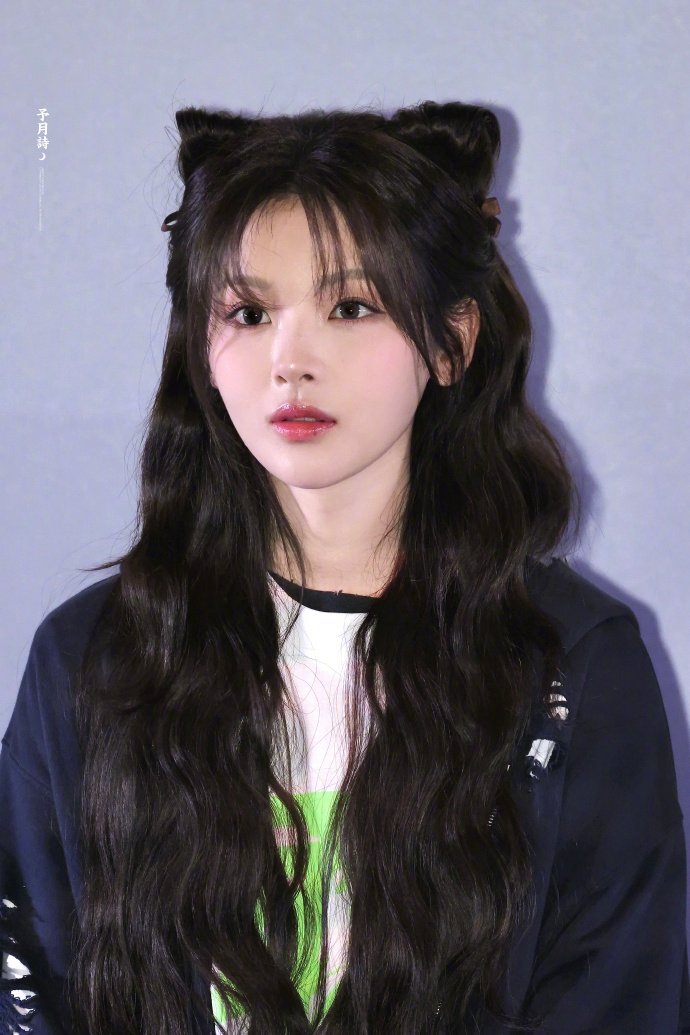 请杨超越把猫耳朵半永久 粉丝向喵娲娲许下看杨超越幕后照的心愿，顺利圆梦解锁美照，