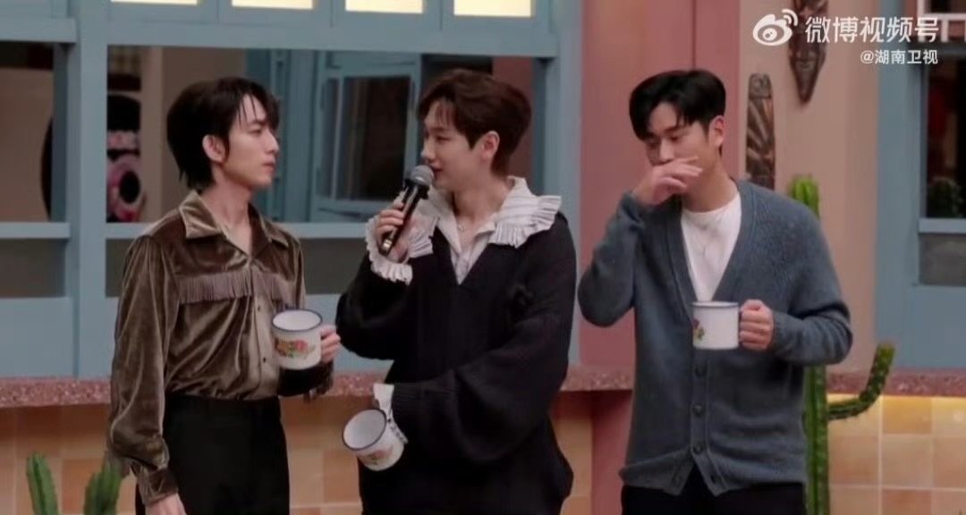 开口就沦陷！每版演绎都戳心，求三人合作舞台返场+音源  