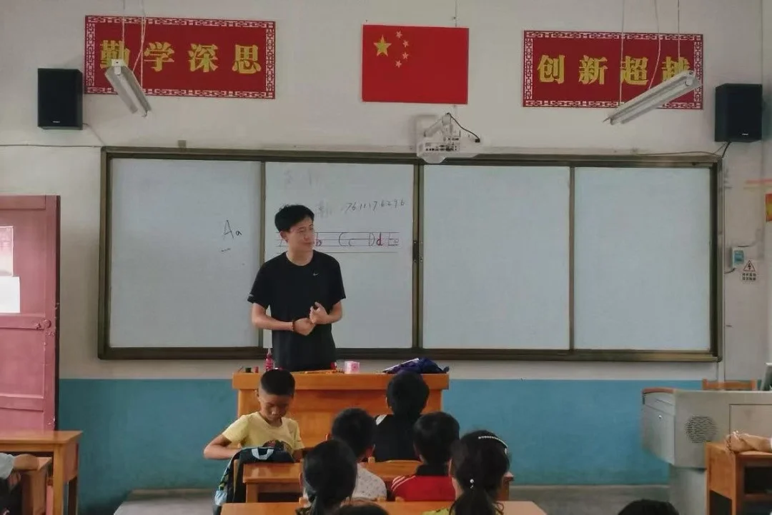 无意间翻出了八年前支教的陈年老图..