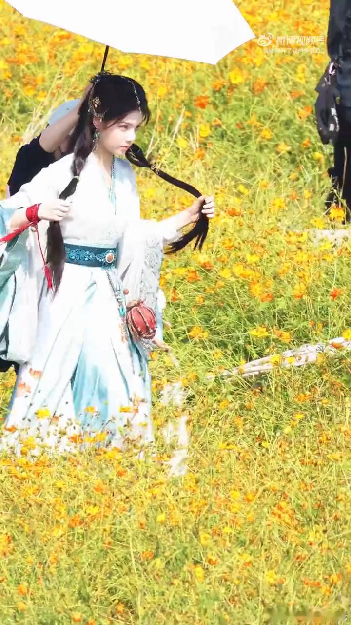 种田文迎来了艾米艾米花海桃夭新路透艾米《百妖谱》桃夭花海路透美到心动！明媚清新的