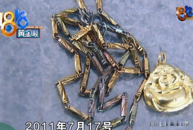 12月9日，浙江宁波，一女子将自己13年前买的一条金项链拿去以旧换新，谁料，金店