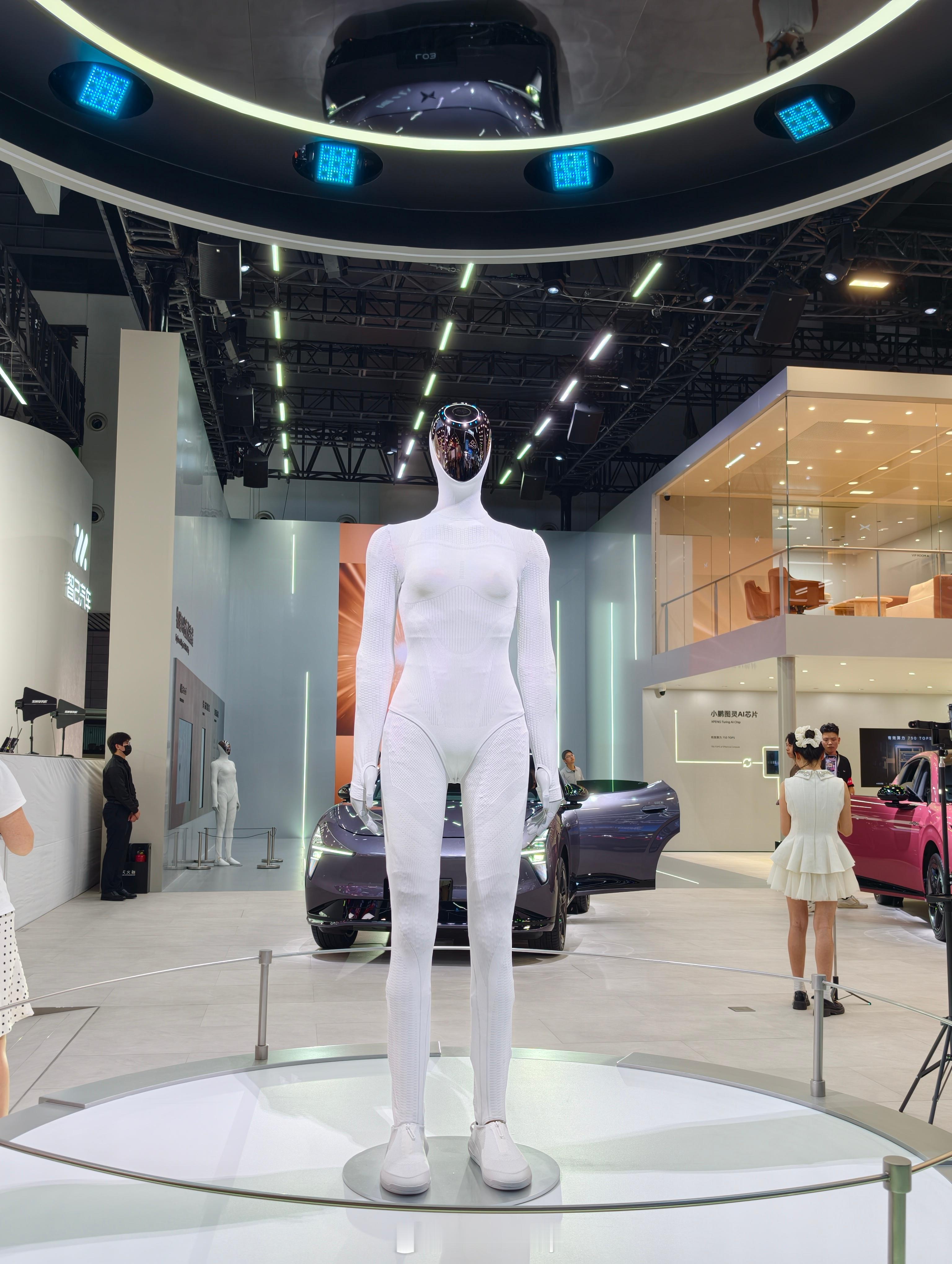 2026成都车展看小鹏，将物理AI这套概念从PPT真正落到一台台量产车上。很多人