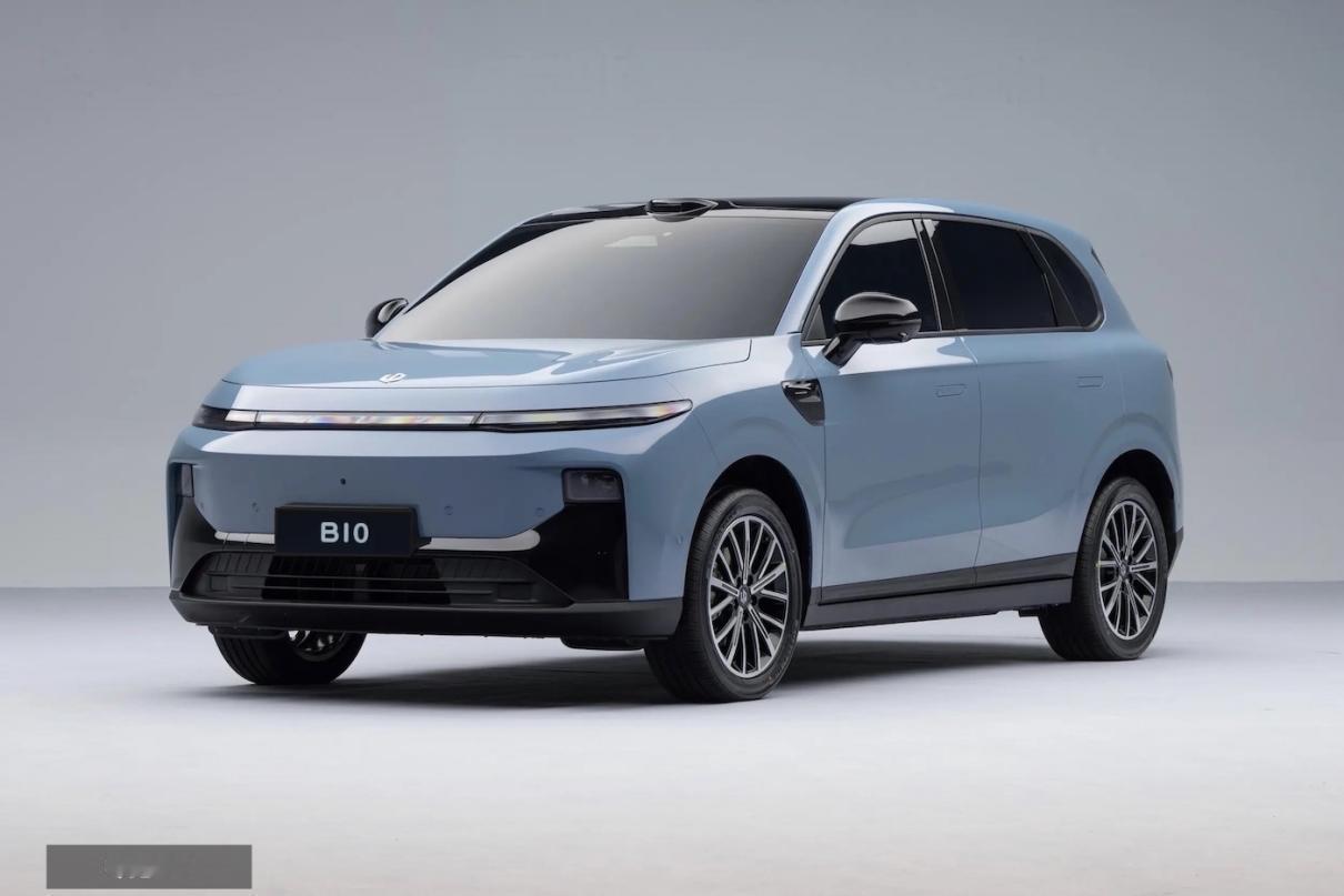 选择10万级纯电，要稳而没负担往往会想到吉利星愿
可当零跑B10以10万级价位入