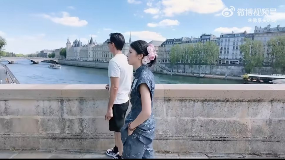 赵昭仪上秒哭唧唧下秒笑嘻嘻赵昭仪活动后因小插曲自责落泪，下秒就自我打气：“第一次