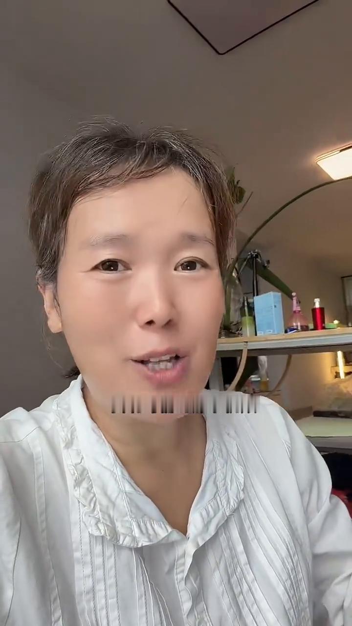 一年不刷马桶保持干净的秘密。
我觉得一年不刷马桶是一件很正常的事情。我刷马桶的那