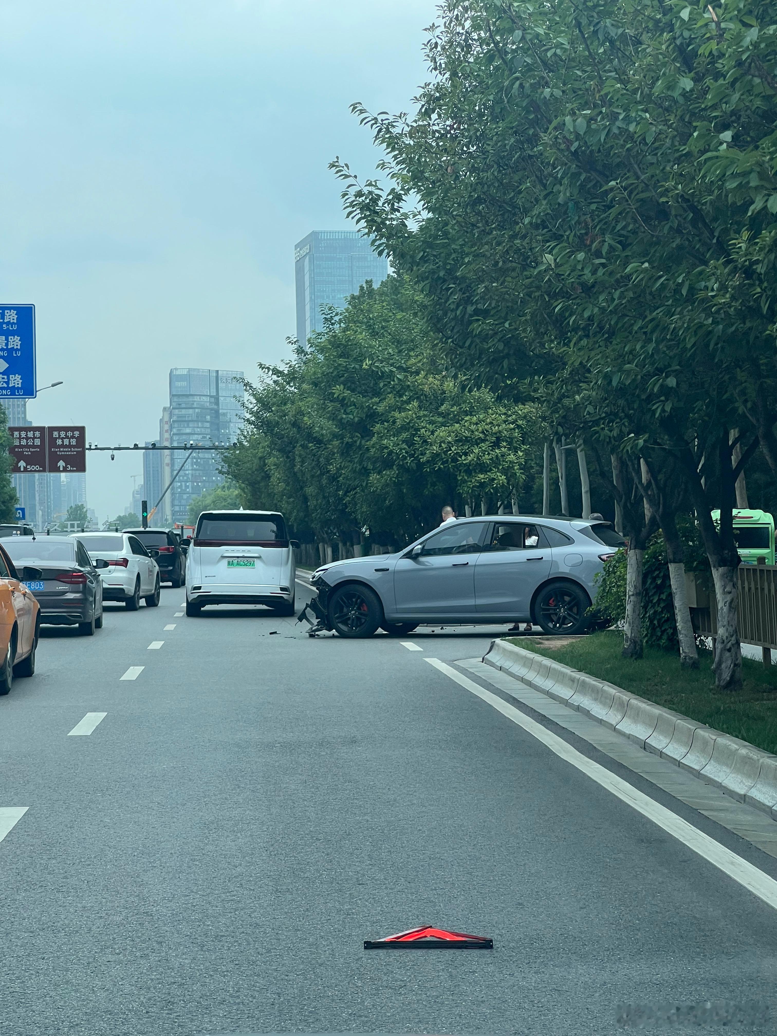 标准鬼探头行车安全 ​​​