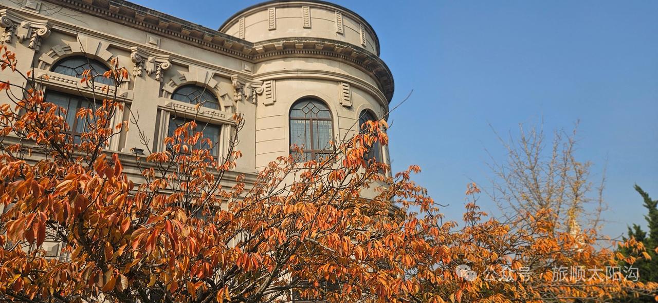 大连旅顺口的工作选择还挺多。餐饮行业有不少岗位，像必胜客招服务员，月薪2000 