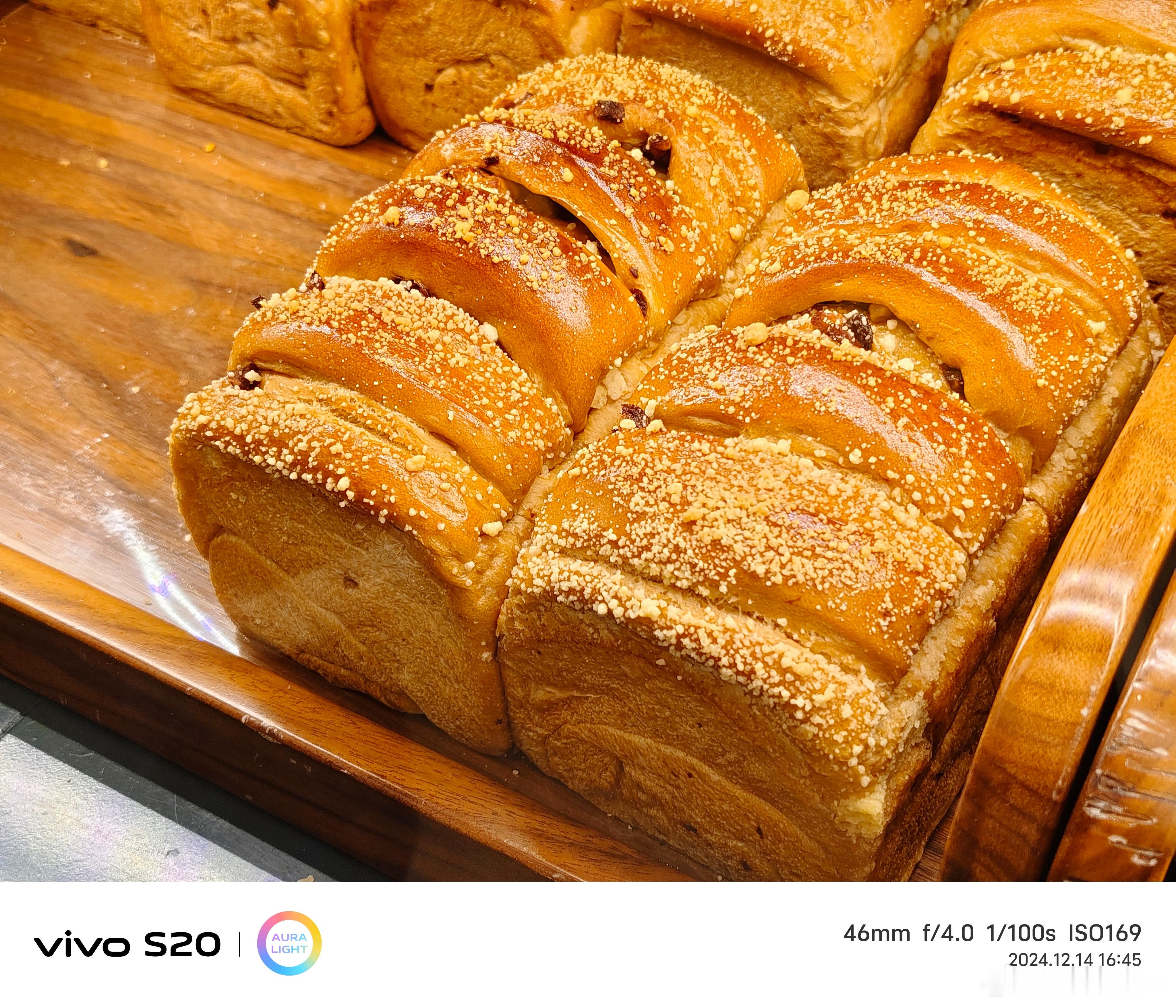 本想着拿着这台vivo S20拍照照片！奈何认真的太多了！拍点儿风景看看吧！ 