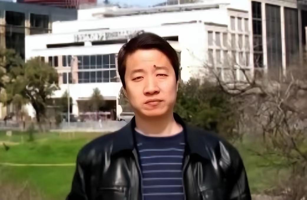 “看清楚了，这位手握中国电磁炮核心技术的专家，竟是美国间谍，日常工作里出卖大量情