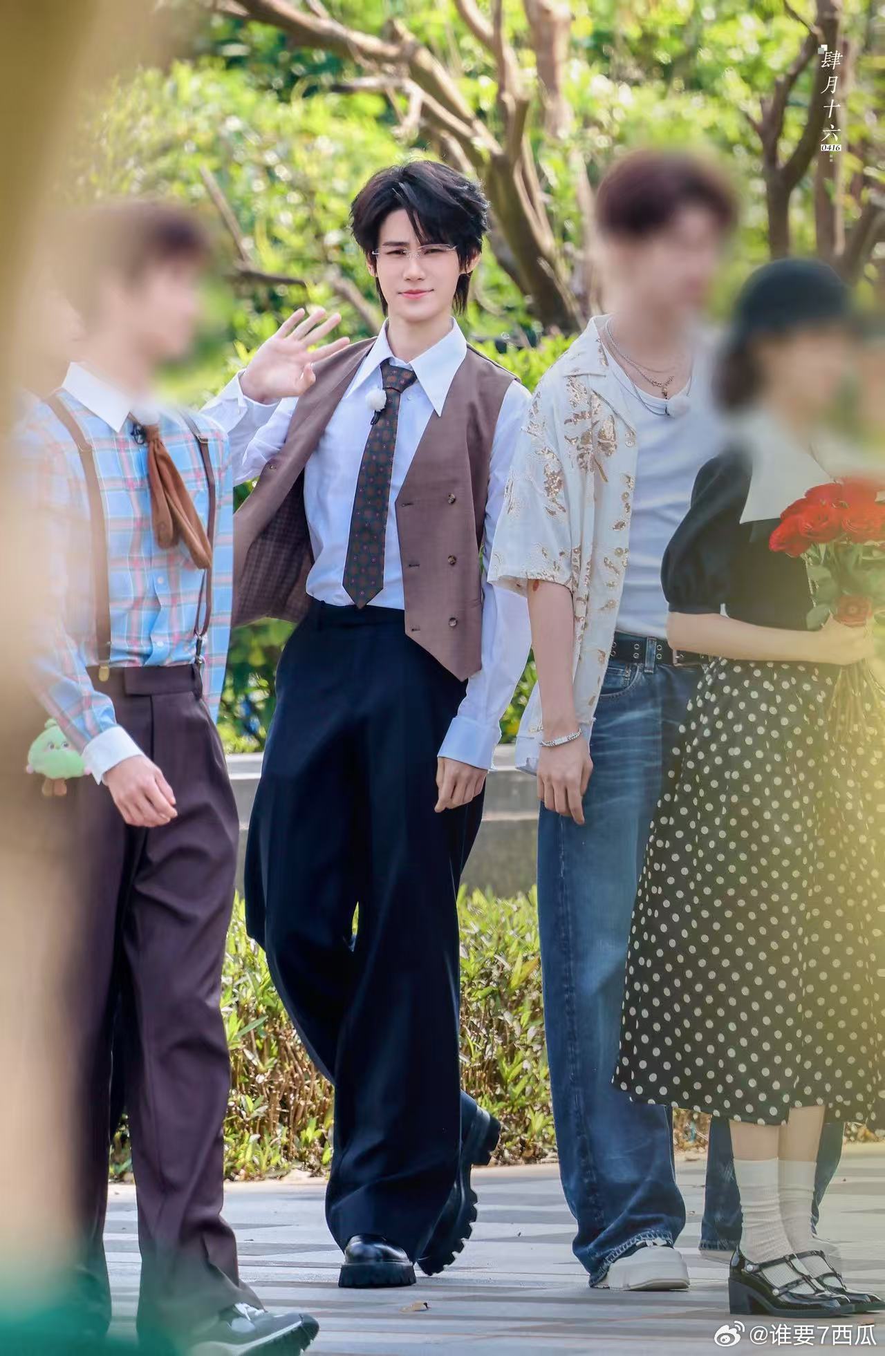 张真源董事长 沉稳又耀眼的董事长形象，登场便抓住所有人目光，气质与颜值双双在线，