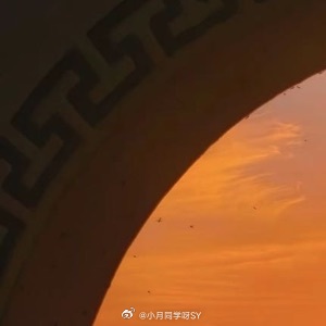 晚安心语 愿夜色为你奏一曲温柔的摇篮曲，梦里皆是繁花盛开。愿星辰为你盖被，好梦为