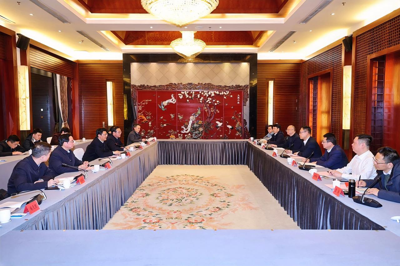 12月24日，市委书记王进健会见江淮汽车集团股份有限公司总经理李明一行，双方就深