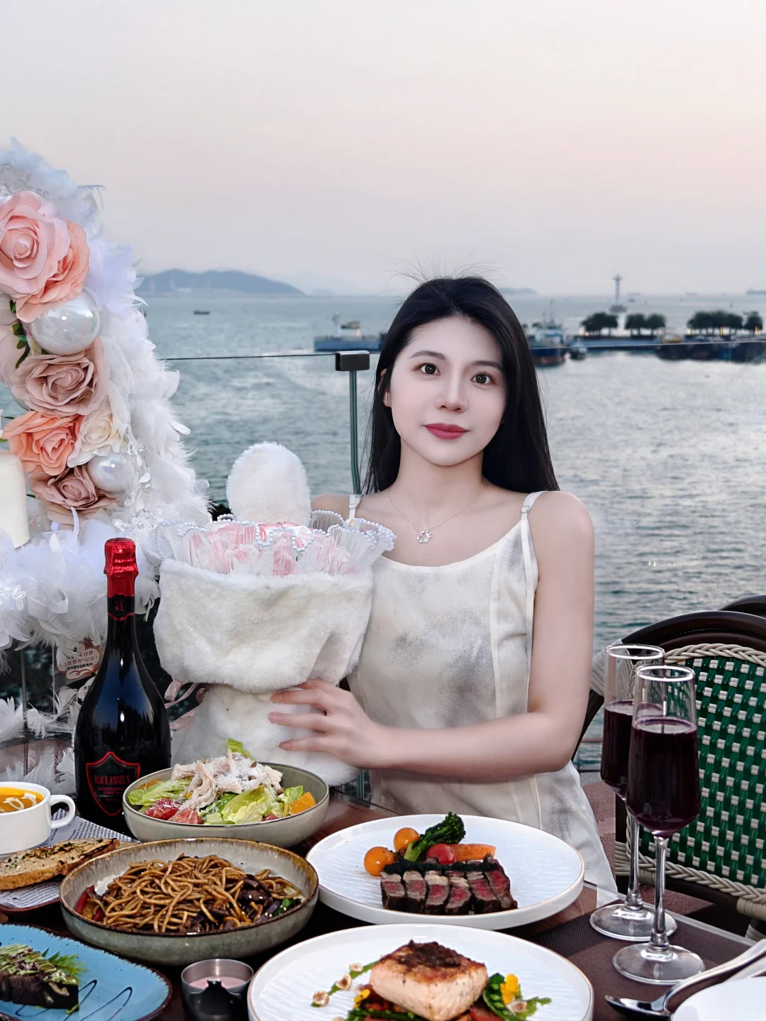 太美了❗不允许还有人不知道这个海景天台餐