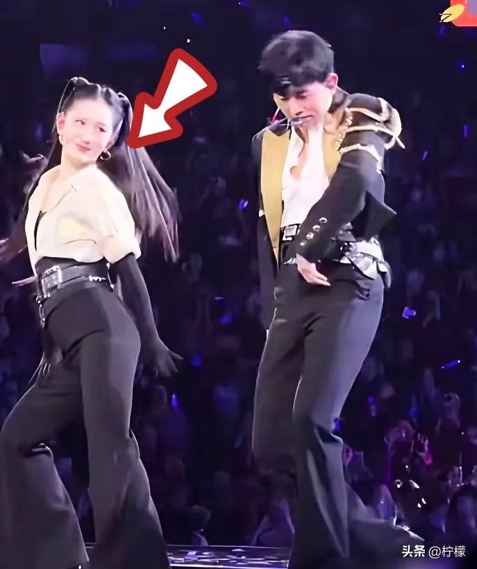 张杰最对不起的女人，
终于开口了。
她卖过成都的车和房，睡过上海的地下室，陪他唱