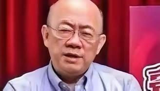 郭正亮12日直播向矢板明夫致歉，多次尊称"先生"。

以前在政论节目里怼蓝绿、揭