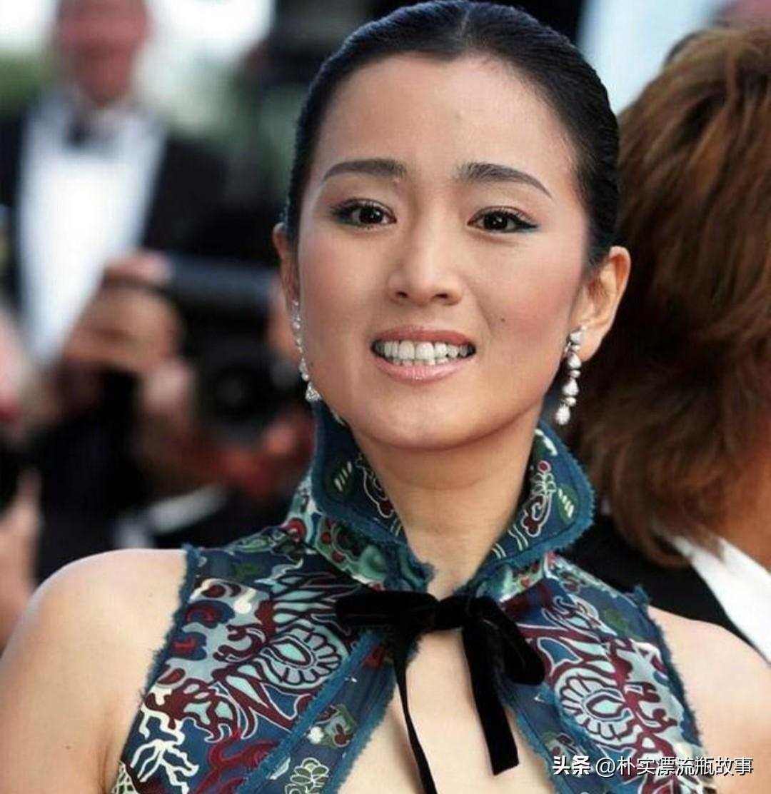 1995年，30岁的巩俐被张艺谋分手，全网等着看她哭。结果她干了一件事：一年后直