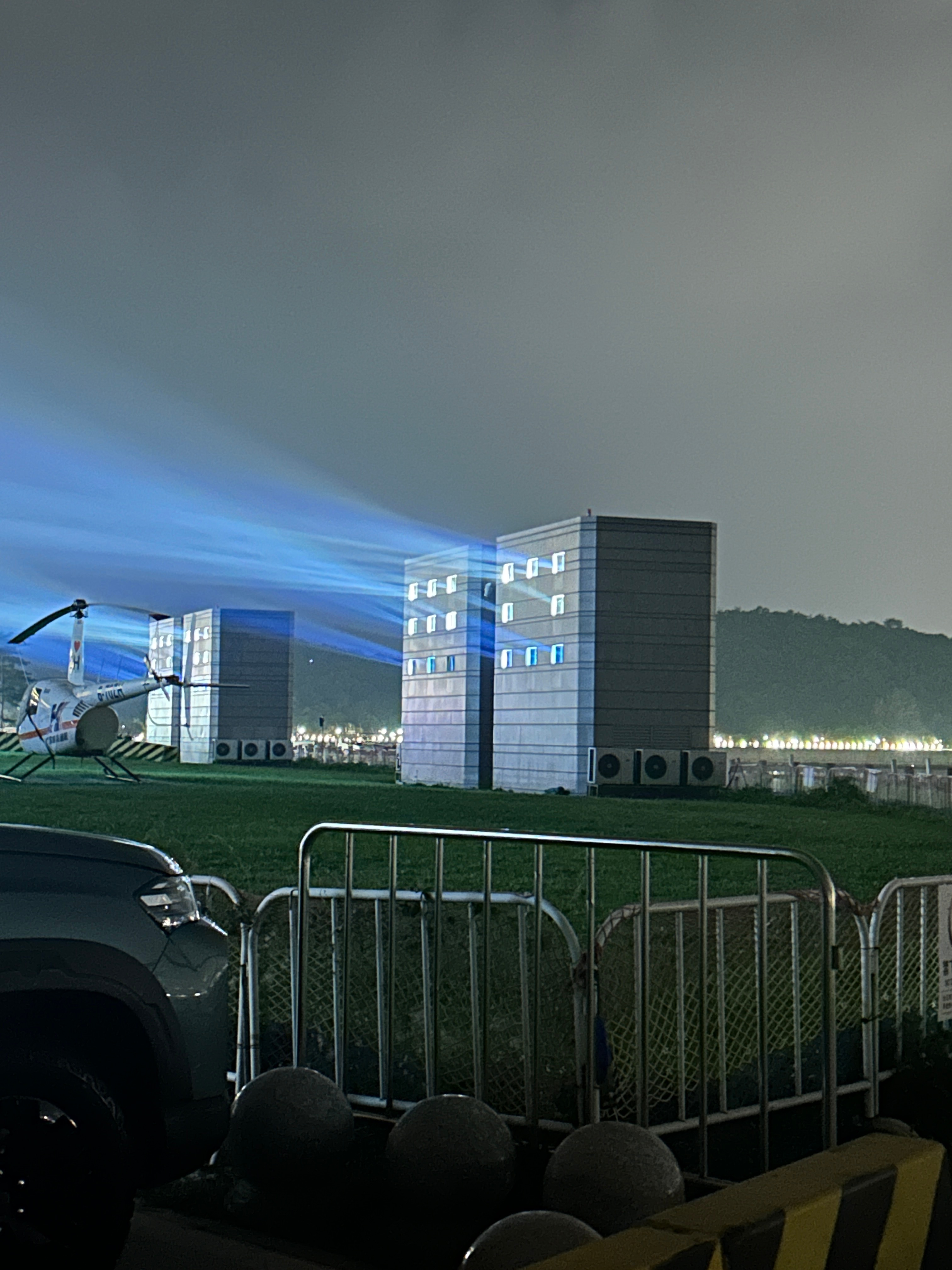 我一直以为这个贝壳上怎么多了这么大个屏幕呢，结果走近才发现原来是投影！ 珠海·珠