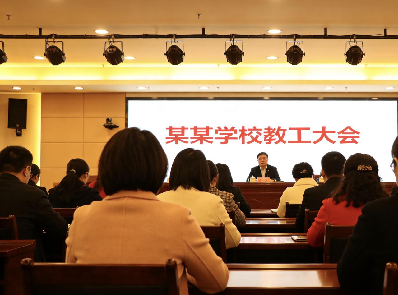 说起来都令人难以置信，全校130多老师，我竟然有一半叫不出名字，有一小半从来没进