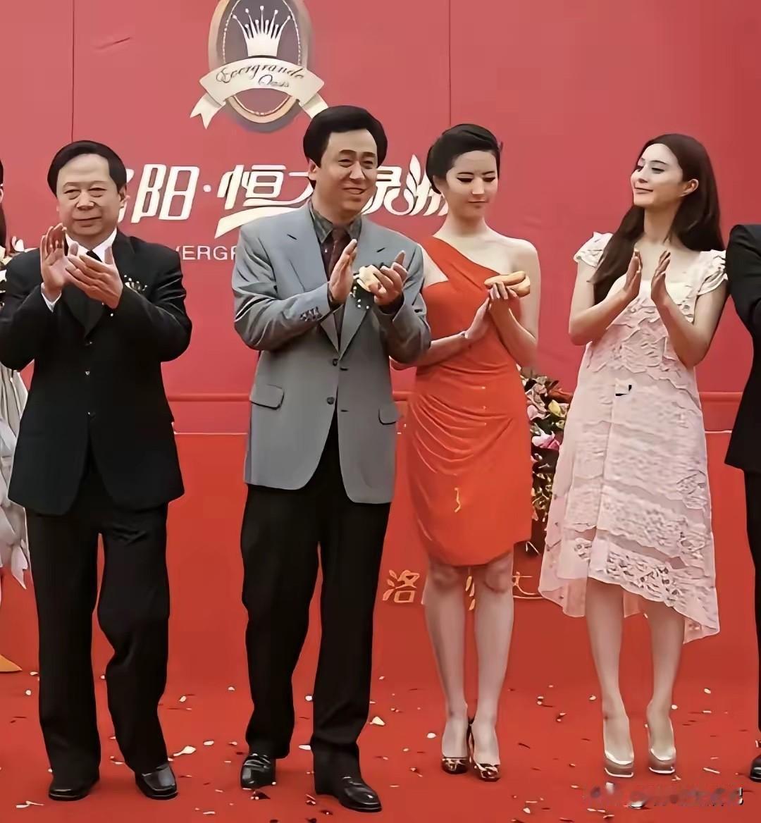 短短几年时间，台上其中两人已经发生翻天覆地的变化。