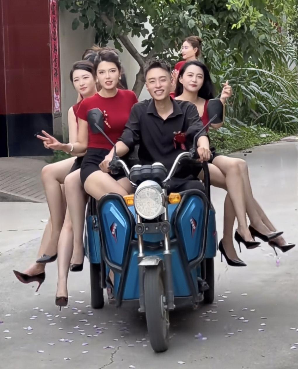 在这伴娘好开心