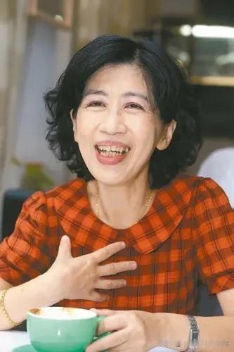 台湾民众党主席柯文哲妻子到大陆旅游为何台独分子绿营被吓得胆战心惊？
柯文哲妻子陈