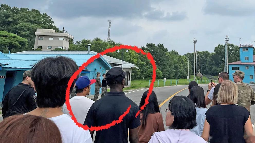 德国《图片报》报道称，这是叛逃朝鲜的美军士兵特拉维斯·金周二参观朝韩非军事区时的