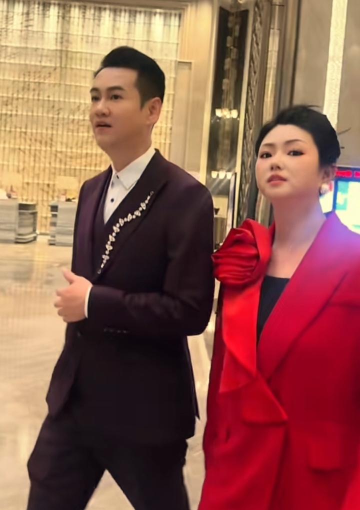 罗姣和徐子崴受邀成为奉节索图大舞台的评委嘉宾，这次他们当评委，说不定能挖掘出更多