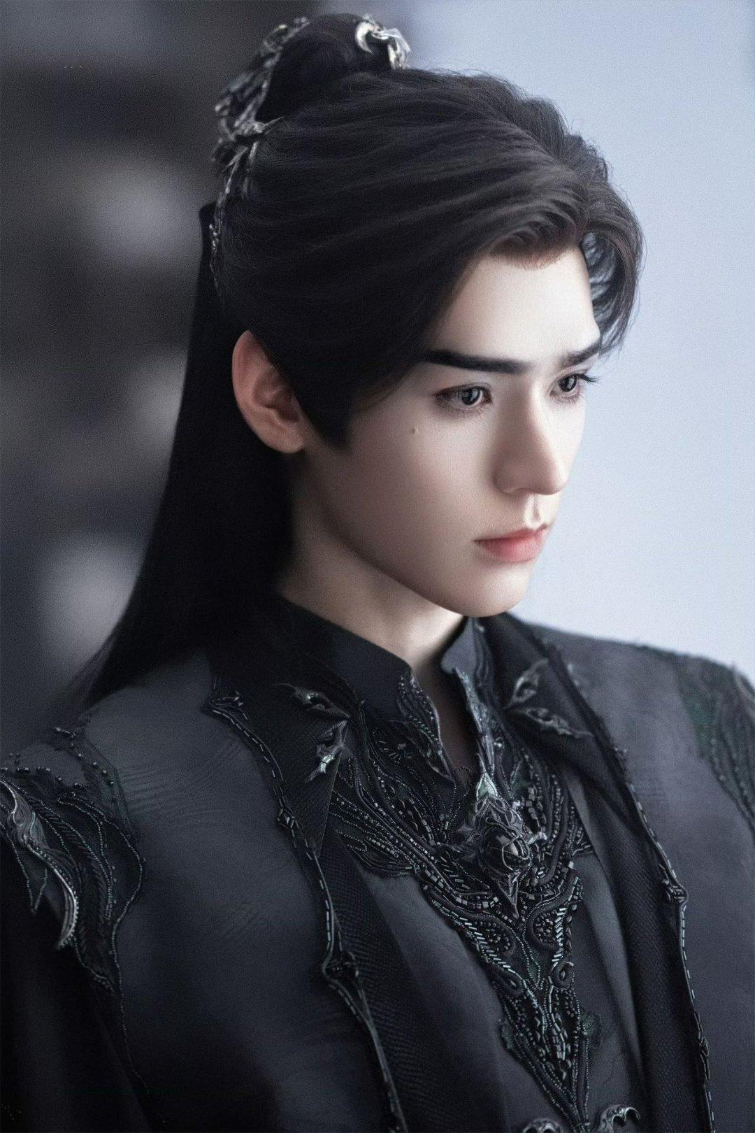 一柄伞护初心，灰衣浸血仍向光，少城主到执伞鬼的宿命落差，哭碎武侠魂！ 