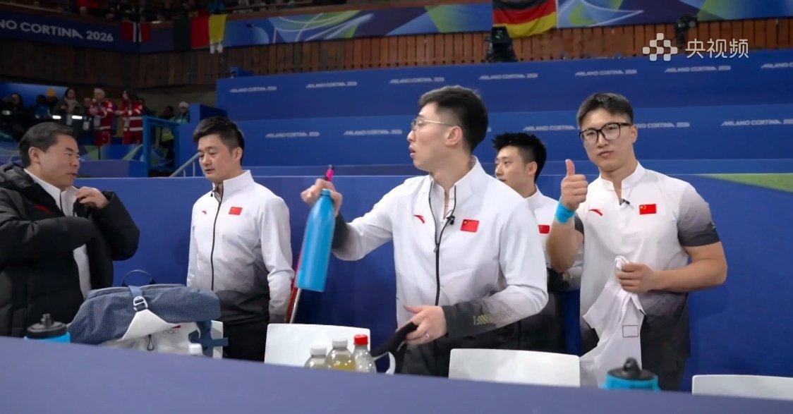 中国冰壶男队除夕夜收获首胜除夕夜最好的消息！中国男队大胜东道主，这个比春晚还好看