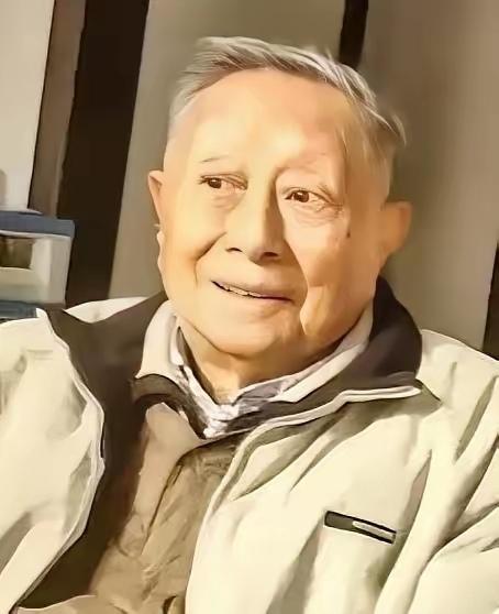 1942年，一名伪军师长派人送给粟裕两包烟，粟裕疑惑地拆开烟盒一看，里面竟藏了一