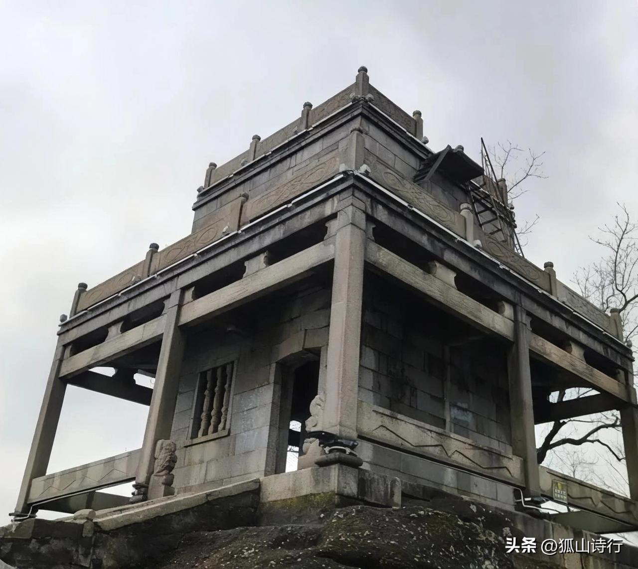 七律·窑湾怀古  ［狐山诗行］

潭州曲抱古城流，千载窑湾过渡头。
石阁凌云擎日
