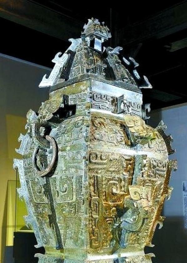 1952年，一名死刑犯在临死之前表示，自己私藏一件国宝级的文物，希望在交出后能免