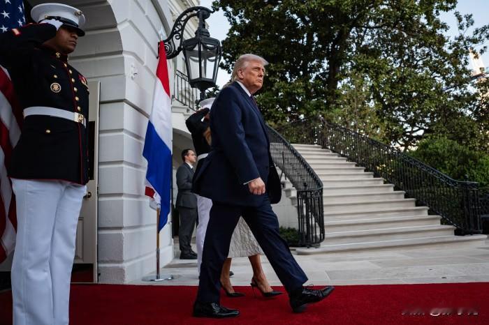 特朗普今天发文说：“民主党人正竭尽全力破坏我们在伊朗问题上占据的强势地位。尽管第