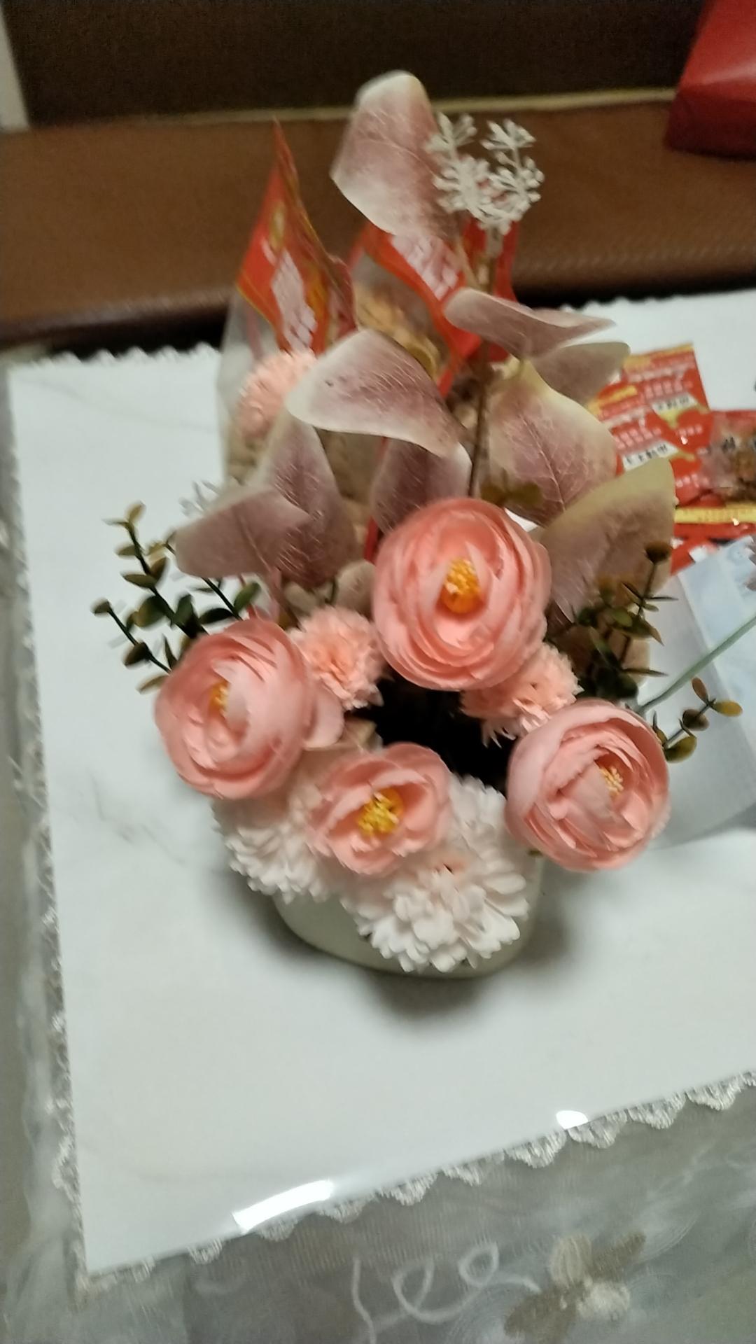 很多人以为人生最难的是没钱、没权、没人懂。其实都不是。
 
真正难的，是明明撑不