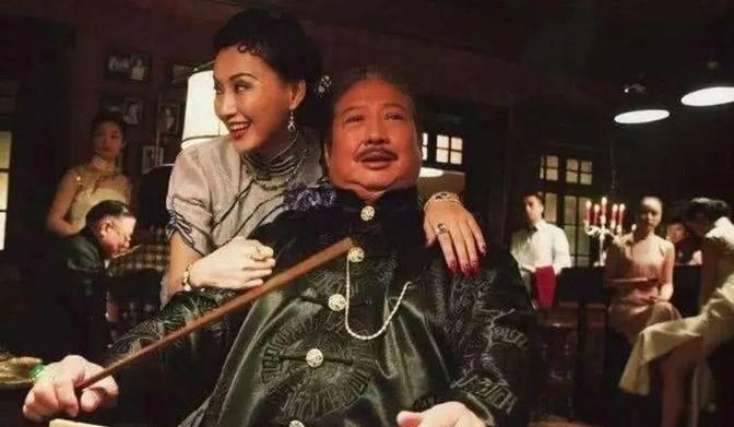 1921年，杜月笙带着30000大洋来找卢小嘉，求他放了黄金荣，但卢小嘉却说道：