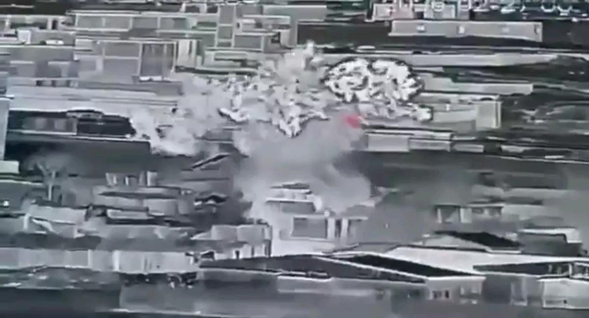 塔斯社报道，巴基斯坦空袭阿富汗首都。

当地时间27日，阿富汗伊斯兰酋长国外交部