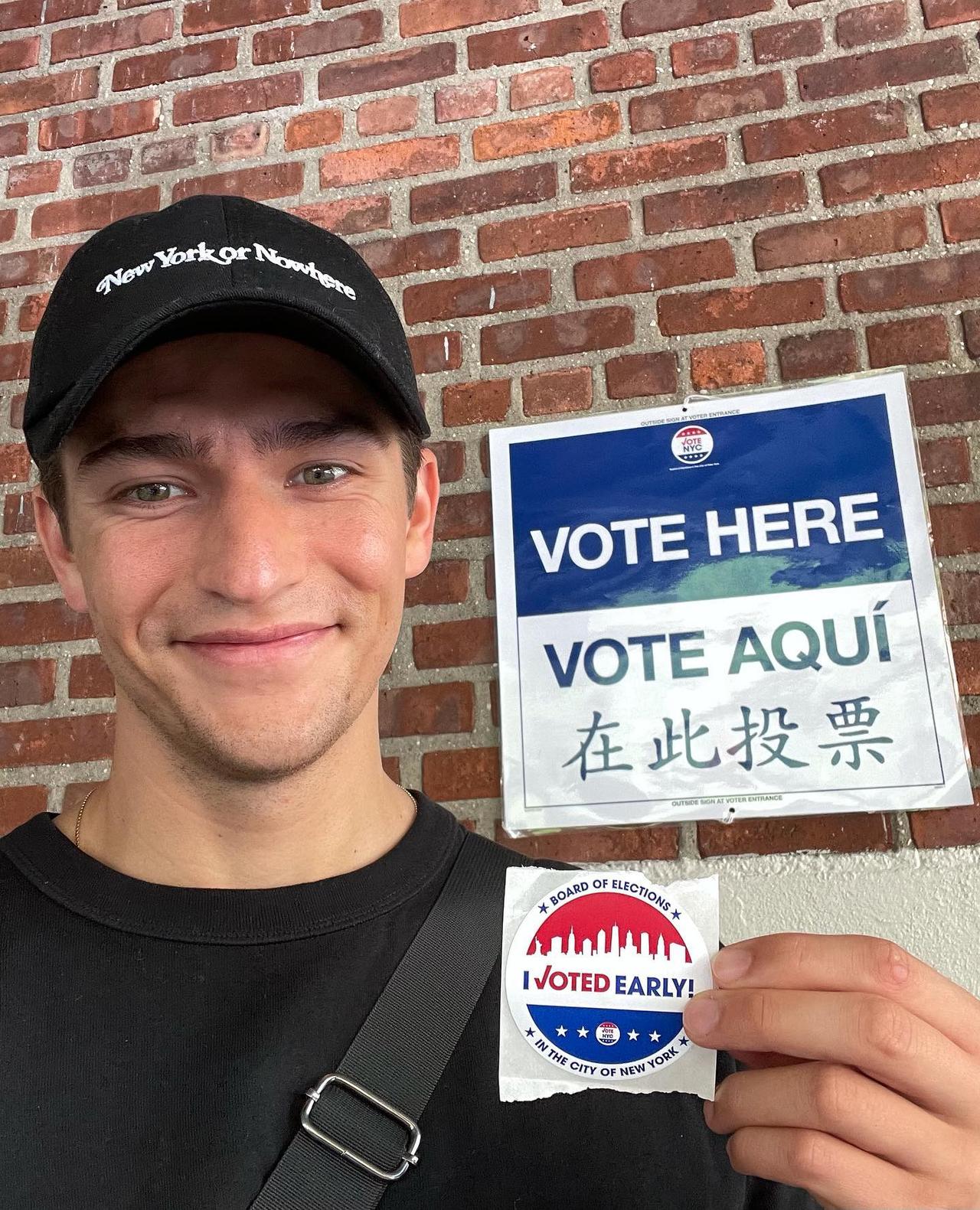 来自美国的31岁的知名芭蕾舞舞者 Barton Cowperthwaite（巴顿