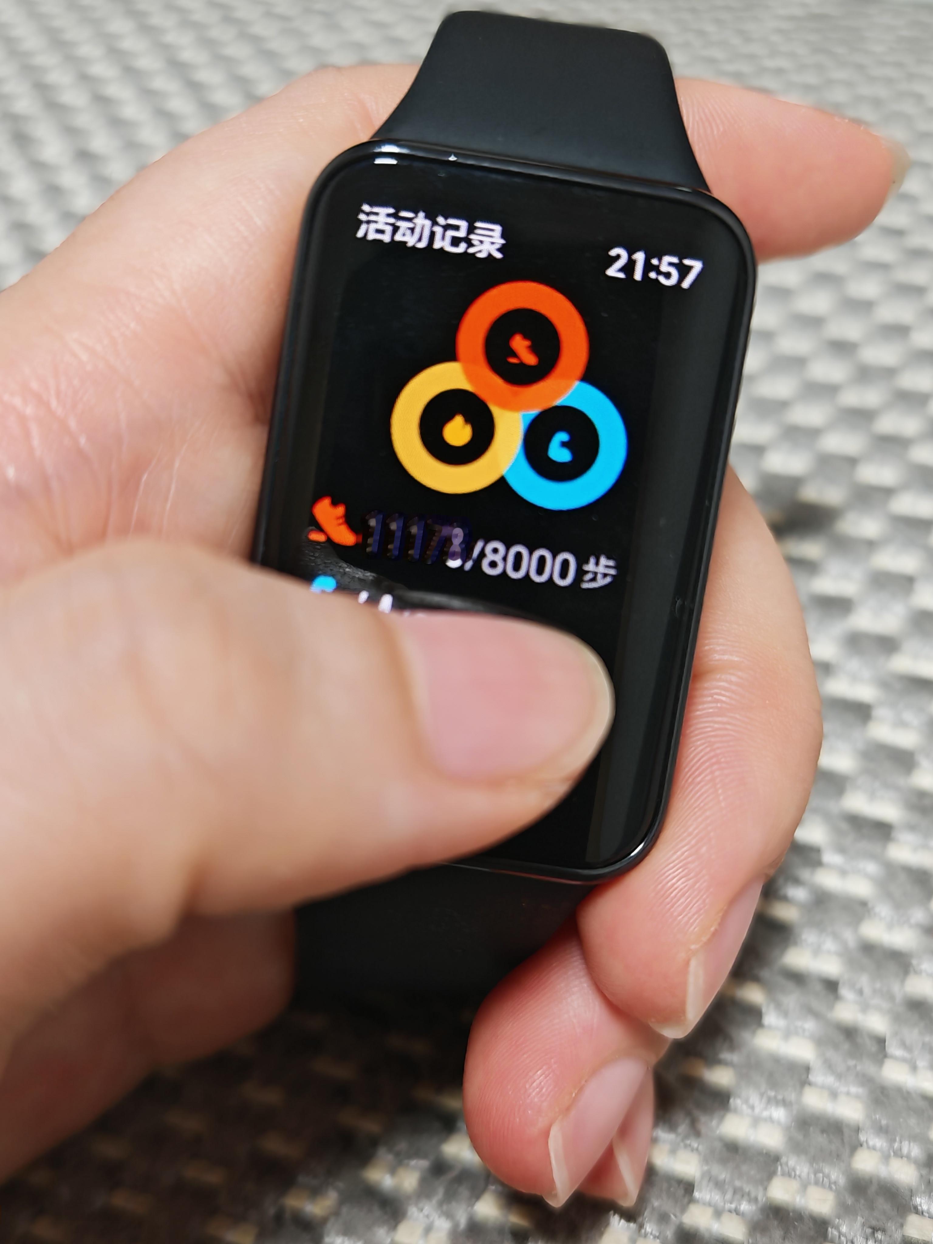 11岁孩子用电话手表半年近视125度就整个小手环 有必要的通话 定位 身体健康监