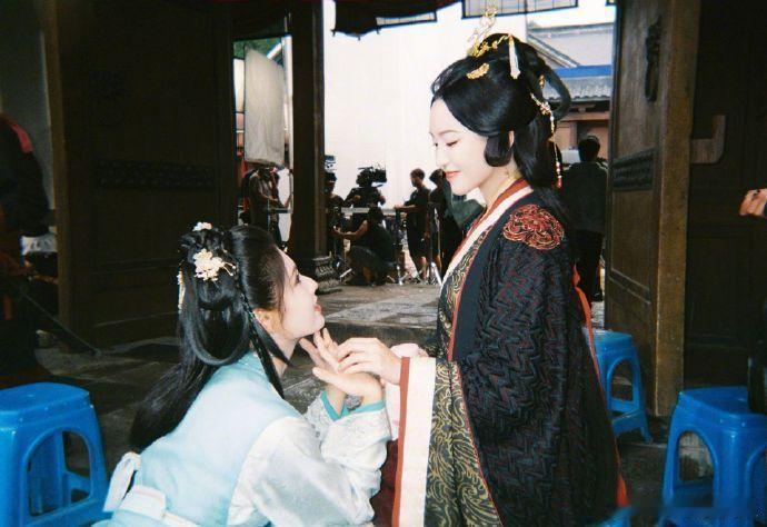 金莎艾米新剧强母无弱女暑期热播剧《雀骨》母女线收获海量好评，母亲身居高位依旧心怀