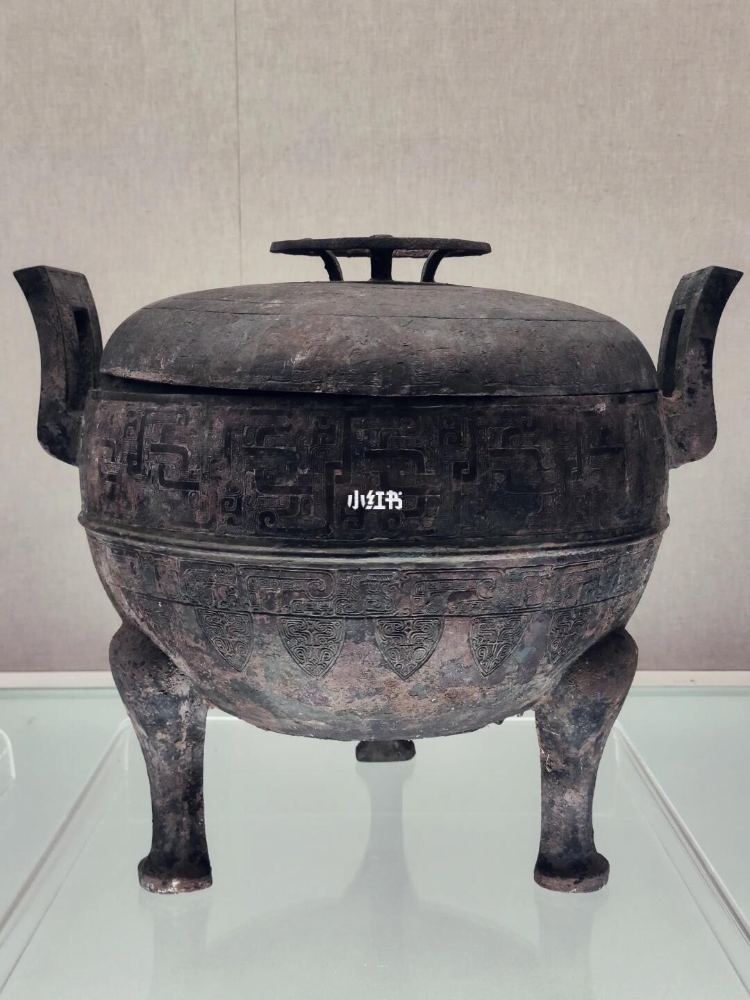 蟠螭纹盖鼎和青铜甗