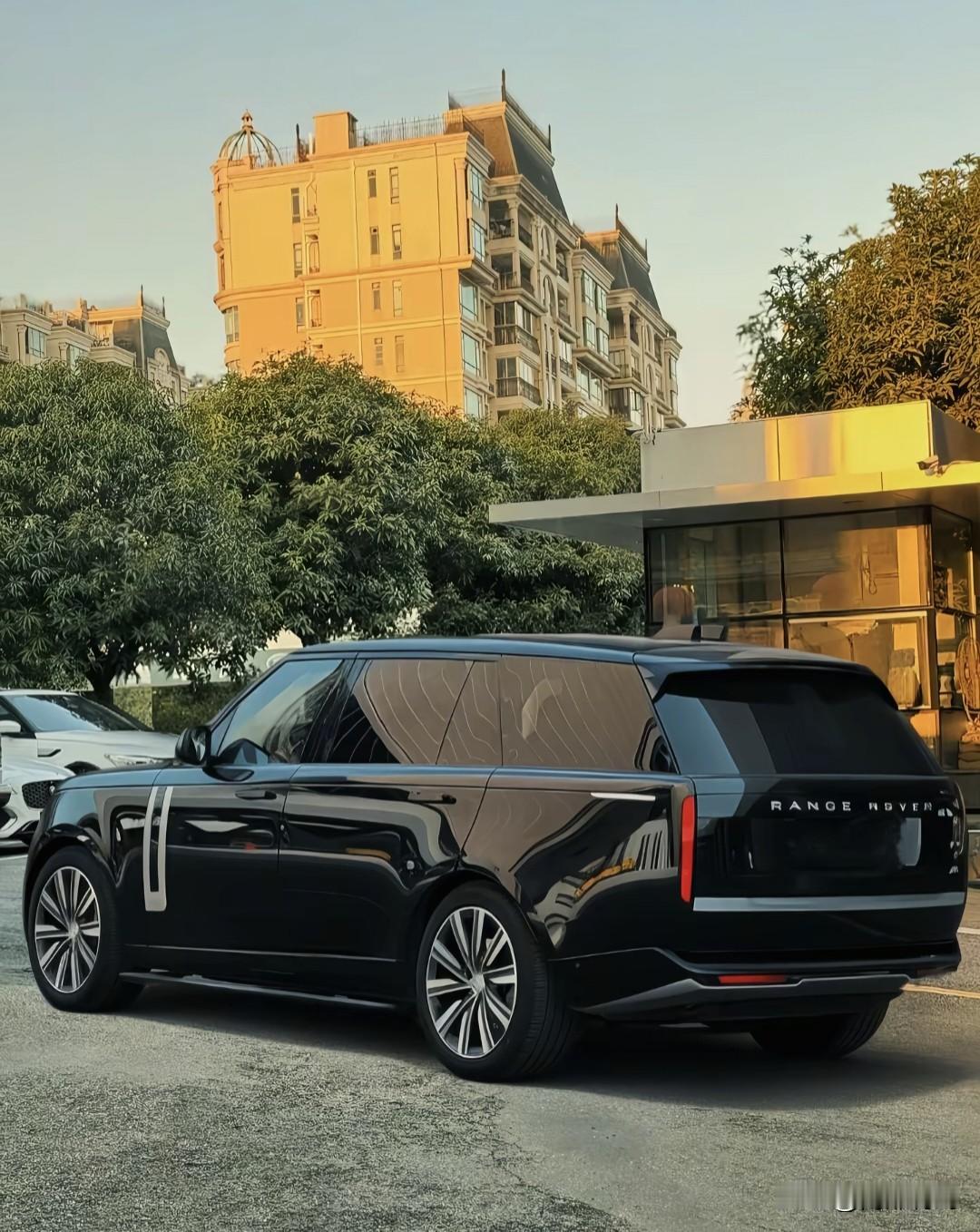 我支持取消汽车年检。以前汽车老旧，年检检查刹车、排污等情况很有必要。但现在多数人