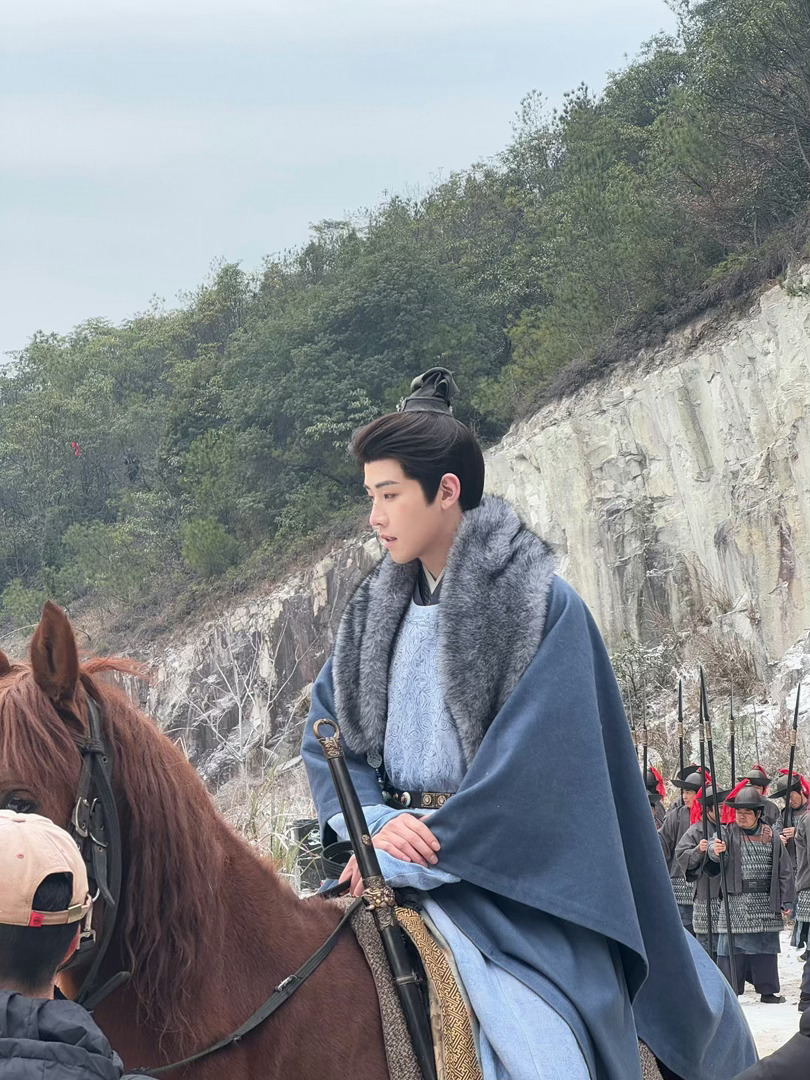 谁懂任豪闪避这一秒的苏感 狠狠沦陷在李怀安的细节里！练剑意外袭来，他从容淡定偏头